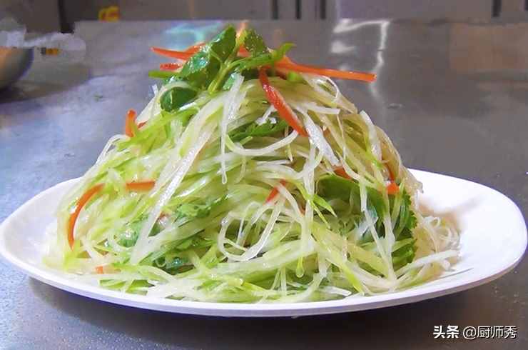 大廚教你青蘿卜的最佳吃法，不用開(kāi)火，簡(jiǎn)單一拌，爽脆可口