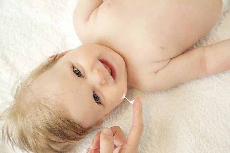 皮膚干燥、濕疹？0 香精不刺激的寶寶保濕乳來啦，敏感肌也能用