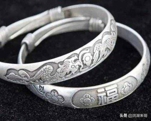 銀手鐲戴左手好還是右手好？其中大有講究，別再不當(dāng)回事