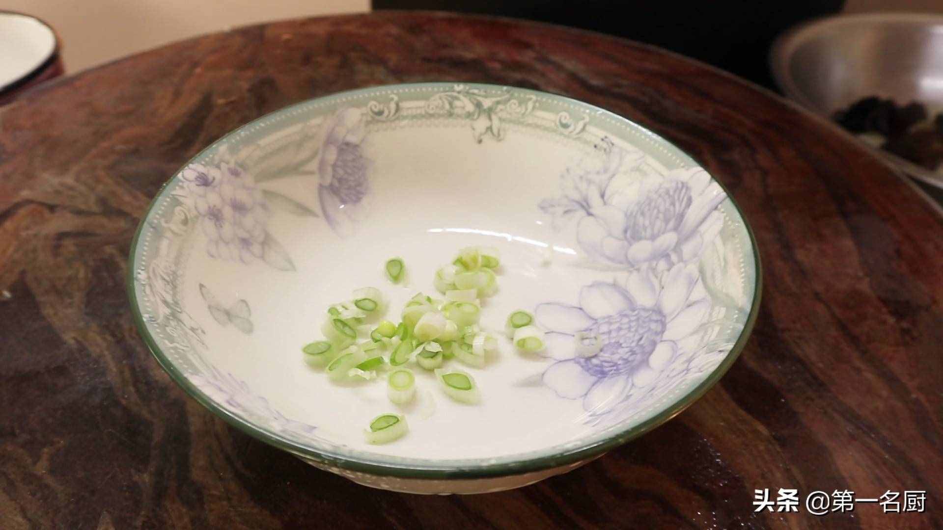半個(gè)山藥加2個(gè)雞蛋，沒想到這么好吃，鮮香脆嫩，健脾開胃