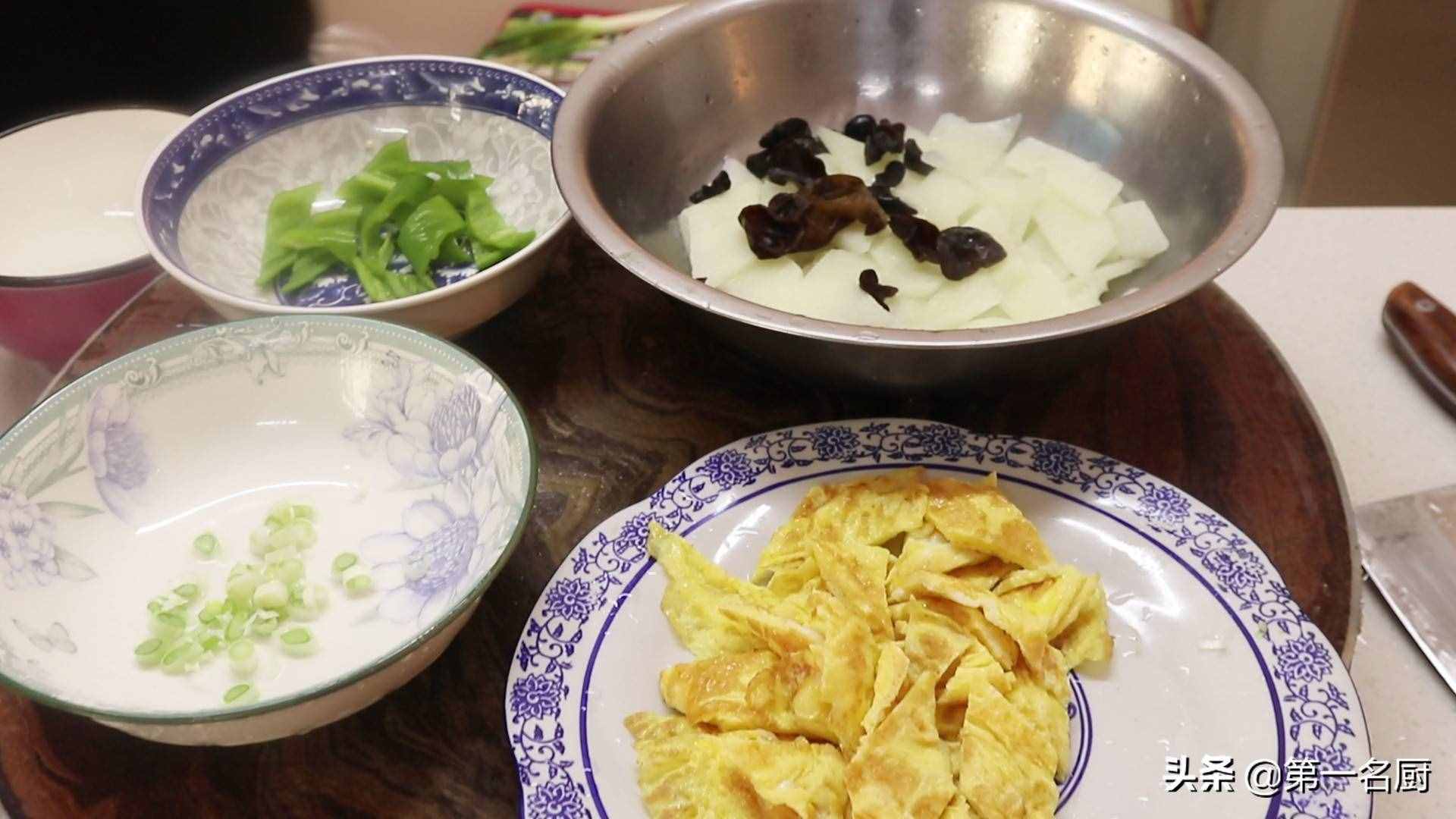 半個(gè)山藥加2個(gè)雞蛋，沒想到這么好吃，鮮香脆嫩，健脾開胃