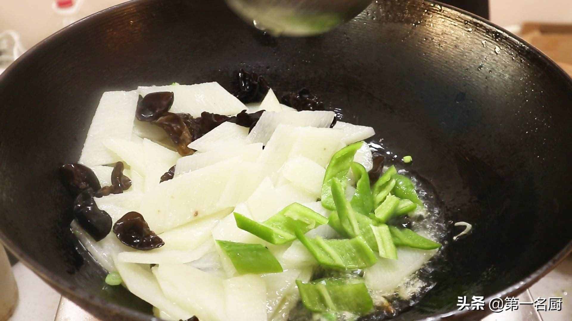 半個(gè)山藥加2個(gè)雞蛋，沒想到這么好吃，鮮香脆嫩，健脾開胃