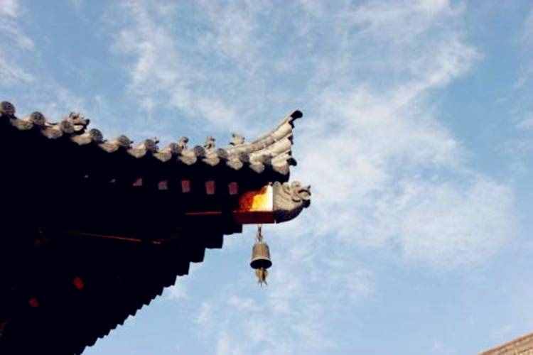 明朝書(shū)生挑燈夜讀，卻被人誣陷造反，只好真的揭竿而起