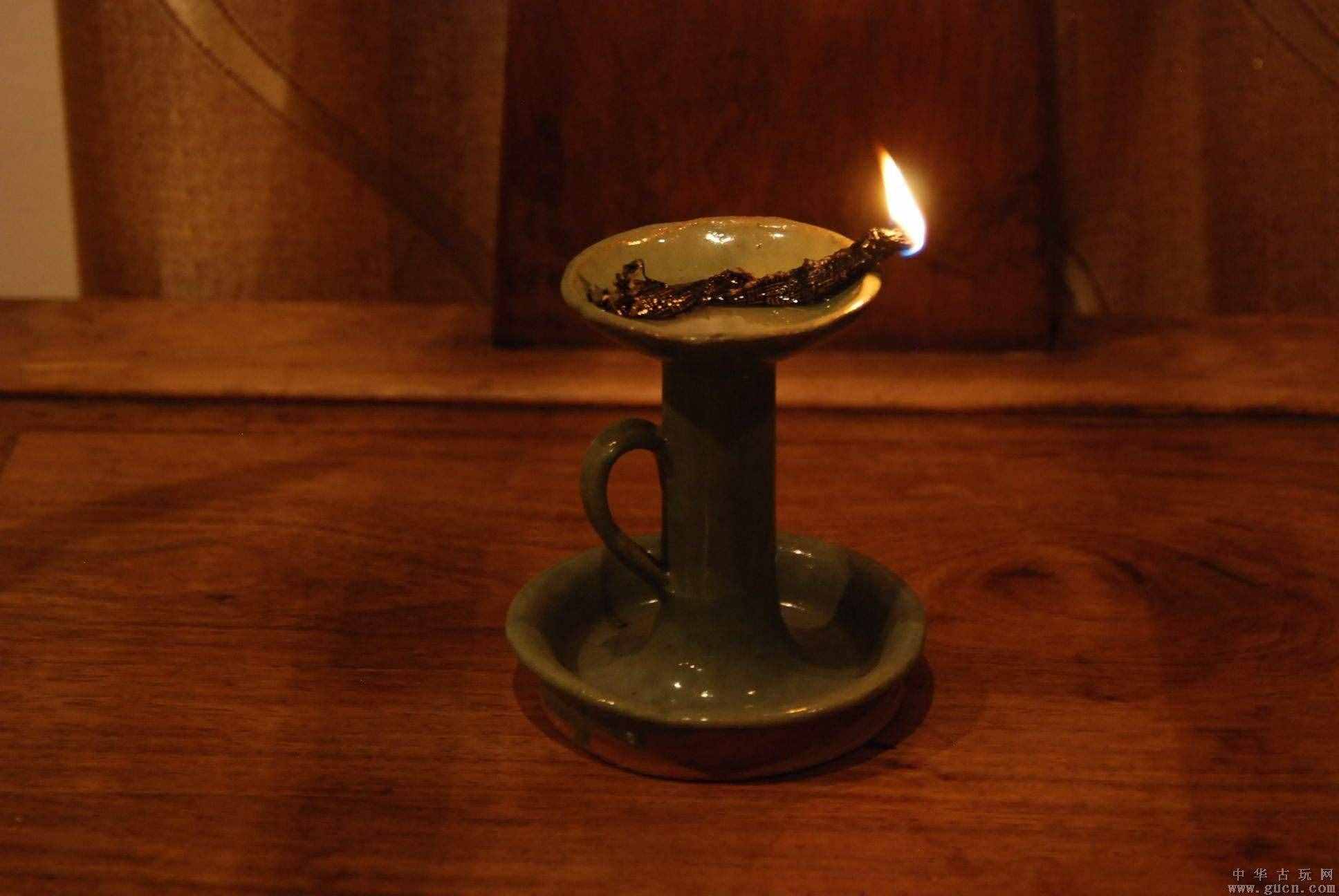 明朝書(shū)生挑燈夜讀，卻被人誣陷造反，只好真的揭竿而起