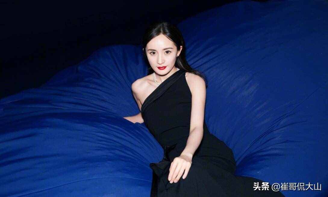 楊冪楊臭腳的綽號怎么來的，腳臭的女生多么？