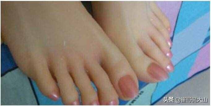 楊冪楊臭腳的綽號怎么來的，腳臭的女生多么？