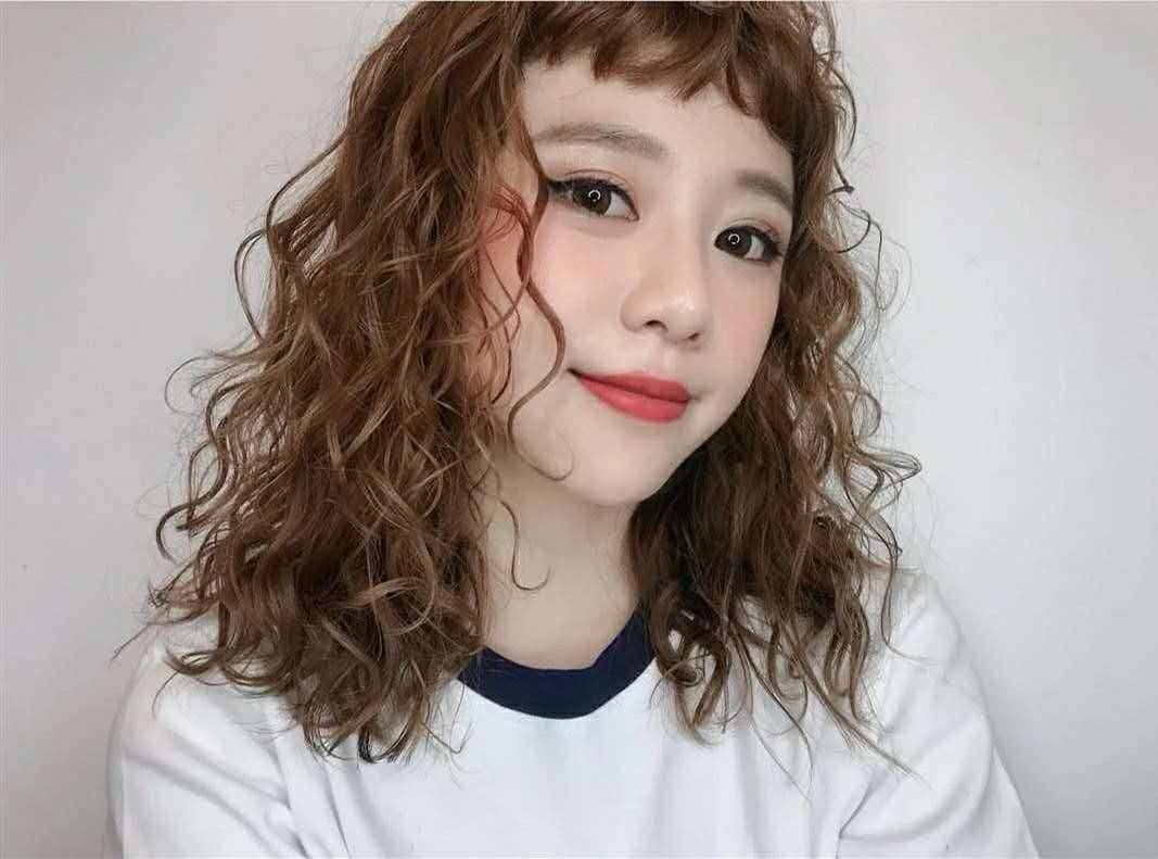 羊毛卷已經OUT了！今年蛋蛋波紋卷發(fā)正當紅，臉圓的妹子也適合