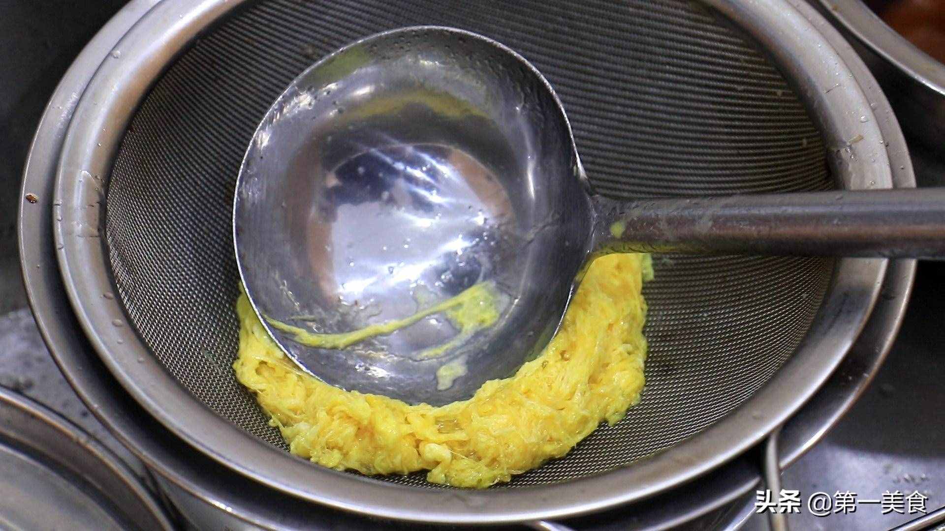 這才是蛋炒飯的地道做法，色澤金黃，粒粒分明，烹飪簡(jiǎn)單有食欲