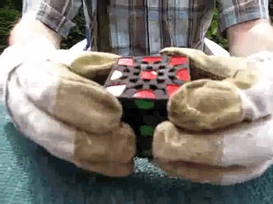 史上最燒腦魔方，人家5小時拼好，你呢？