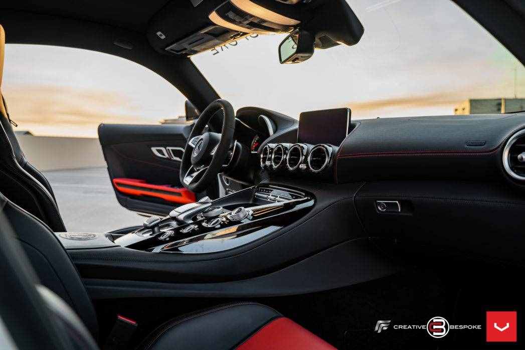 自以為很帥其實(shí)很LOW的汽車(chē)內(nèi)飾用品和擺件