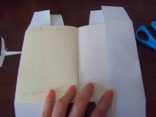 別給孩子使用塑料書皮啦，最齊全的書皮包法全在這里，快來收藏！