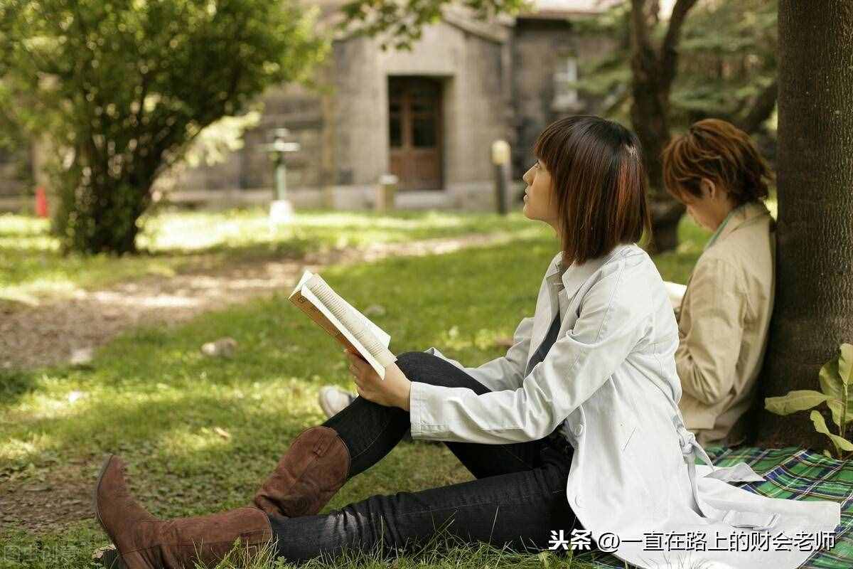 戀愛(ài)！大學(xué)生活無(wú)法回避的話題。聊一聊大學(xué)生談戀愛(ài)的利與弊