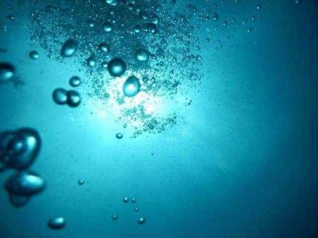 氣泡里的有趣科學(xué)，比如氣泡在破裂時(shí)溫度會(huì)超過太陽表面溫度！