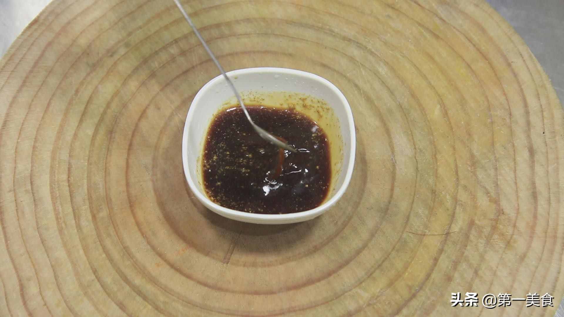 油燜大蝦家常美味做法，色澤金黃，營養(yǎng)美味又補(bǔ)鈣，看一遍就會做