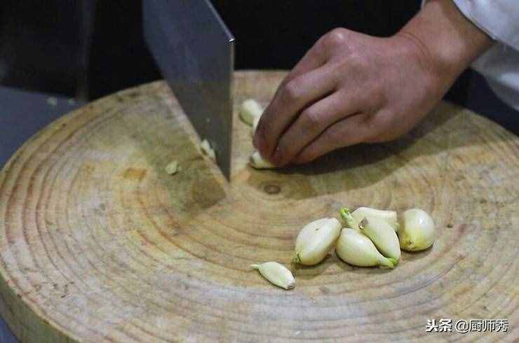 這才是炒雞的正確做法，拌米飯吃特別香，總也吃不膩，5分鐘學(xué)會(huì)