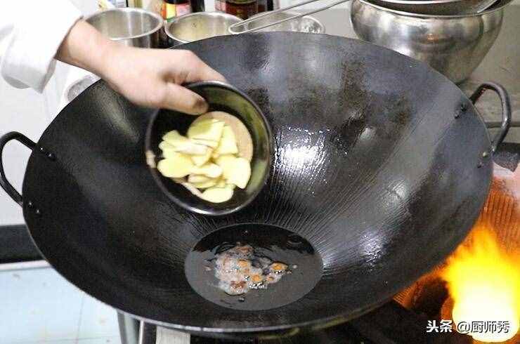 這才是炒雞的正確做法，拌米飯吃特別香，總也吃不膩，5分鐘學(xué)會(huì)