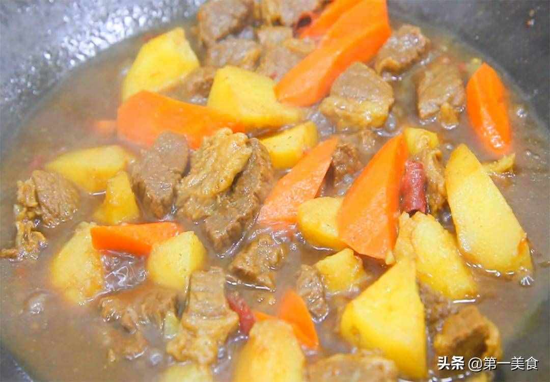 廚師長分享土豆燉牛腩的做法和技巧，牛腩軟爛入味，土豆香糯適口