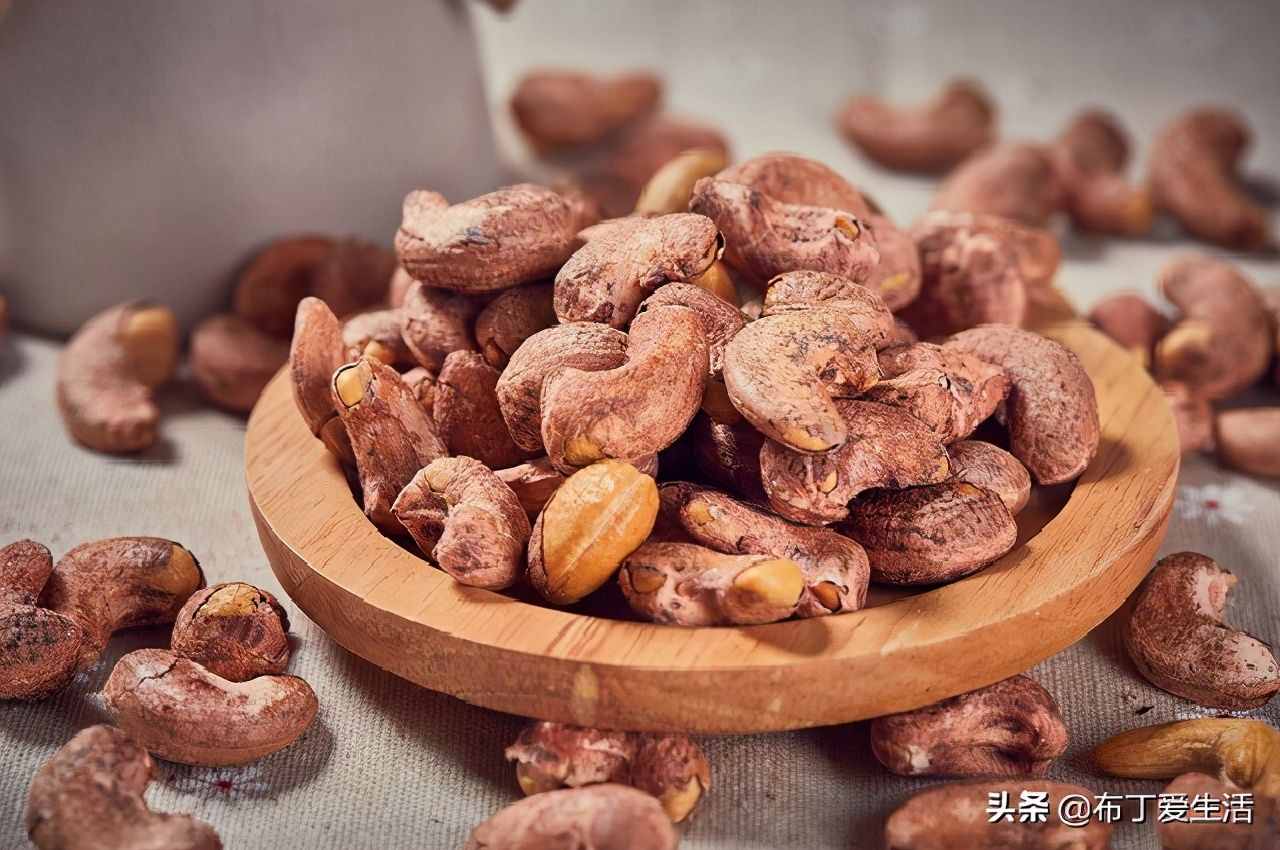 ?炭燒腰果和原味腰果有什么區(qū)別？詳細(xì)了解下，買的時(shí)候不會(huì)被坑