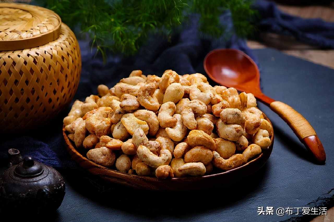 ?炭燒腰果和原味腰果有什么區(qū)別？詳細(xì)了解下，買的時(shí)候不會(huì)被坑