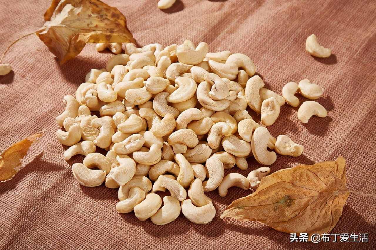 ?炭燒腰果和原味腰果有什么區(qū)別？詳細(xì)了解下，買的時(shí)候不會(huì)被坑