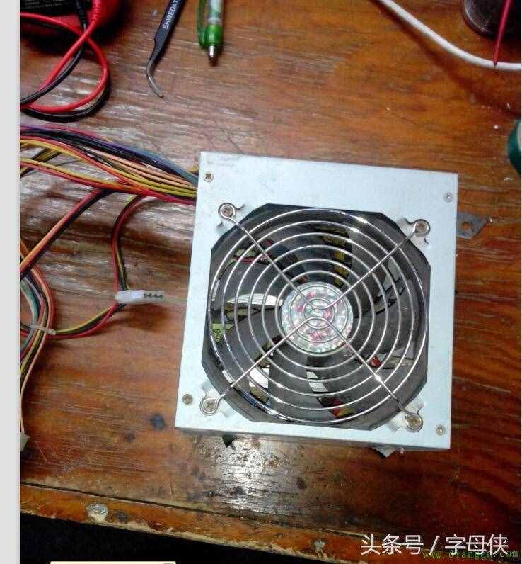 你知道我們平常所用的電腦電源的電壓嗎？