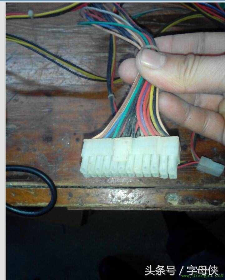 你知道我們平常所用的電腦電源的電壓嗎？