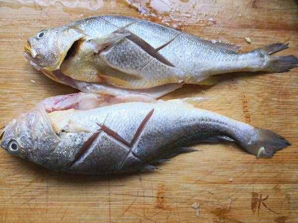 燉黃花魚(yú)的步驟