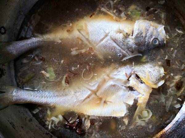 燉黃花魚(yú)的步驟