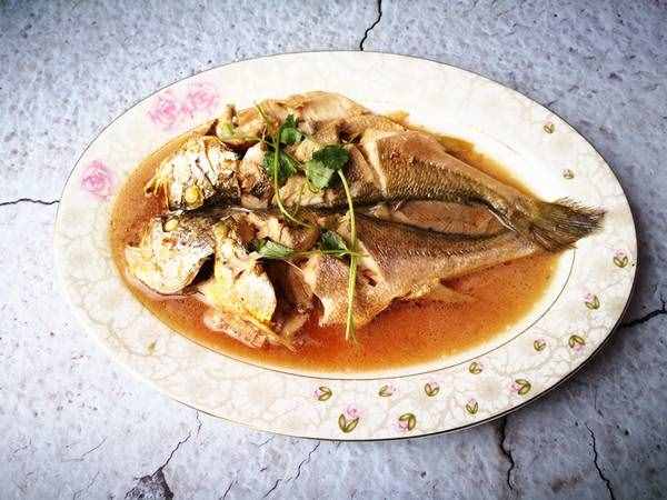 燉黃花魚(yú)的步驟