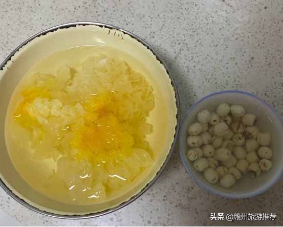 石城被譽為“白蓮之鄉(xiāng)”，這里的荷花美如畫，蓮子美食也是一絕