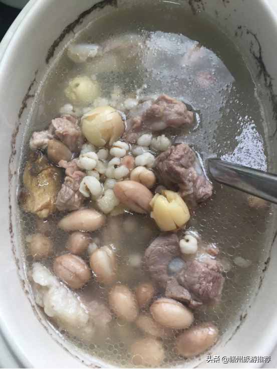 石城被譽為“白蓮之鄉(xiāng)”，這里的荷花美如畫，蓮子美食也是一絕