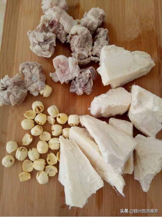 石城被譽為“白蓮之鄉(xiāng)”，這里的荷花美如畫，蓮子美食也是一絕
