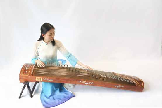 什么牌子的古箏好？（性價(jià)比和音色好）