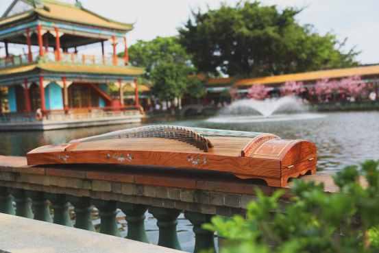 什么牌子的古箏好？（性價(jià)比和音色好）