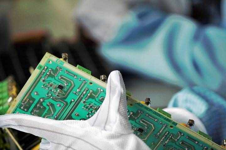 電子信息類包含哪些專業(yè)？學習有什么特點？產業(yè)包含哪些企業(yè)？