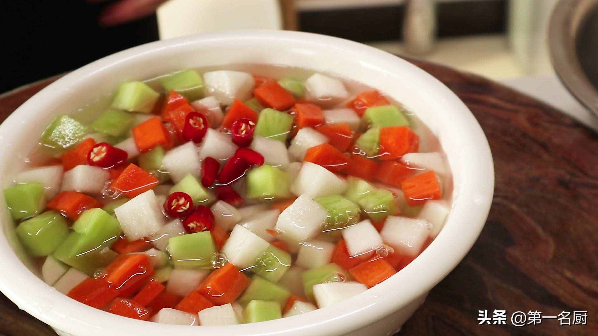 家常泡菜最好吃的做法，大磊1次做1盆，爽口開胃，腌一晚上就能吃