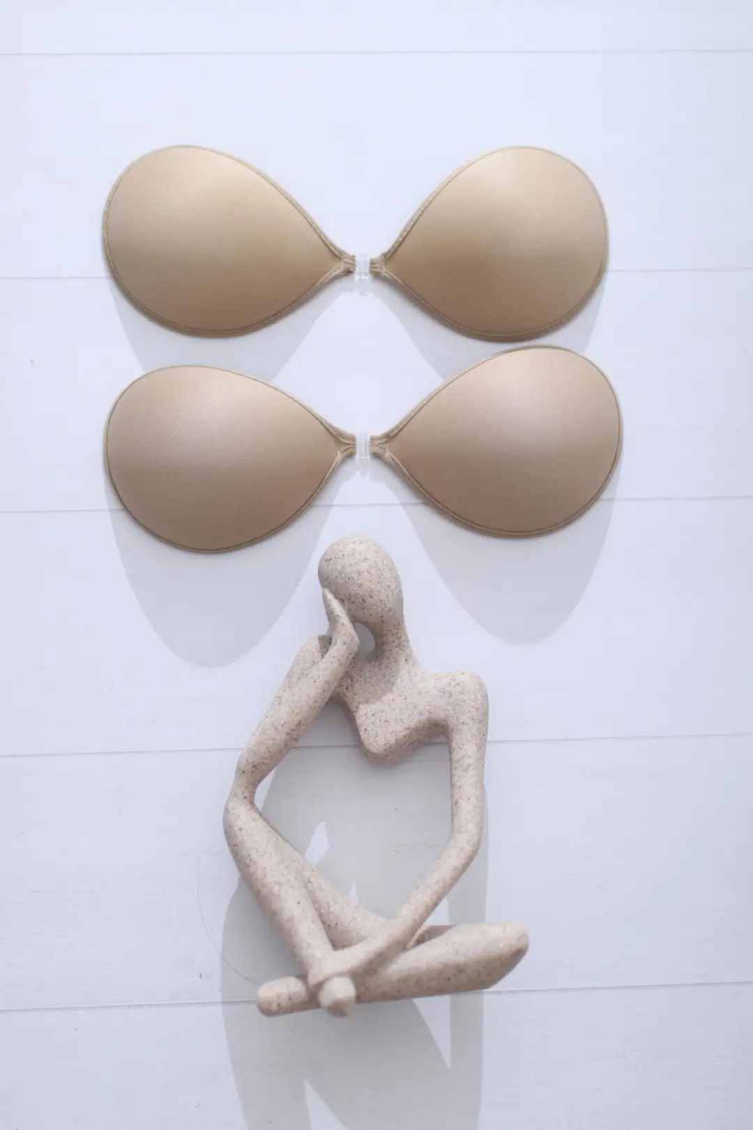 美女博士拒高校聘請(qǐng)，研究硅膠胸貼，男女老少都愛用