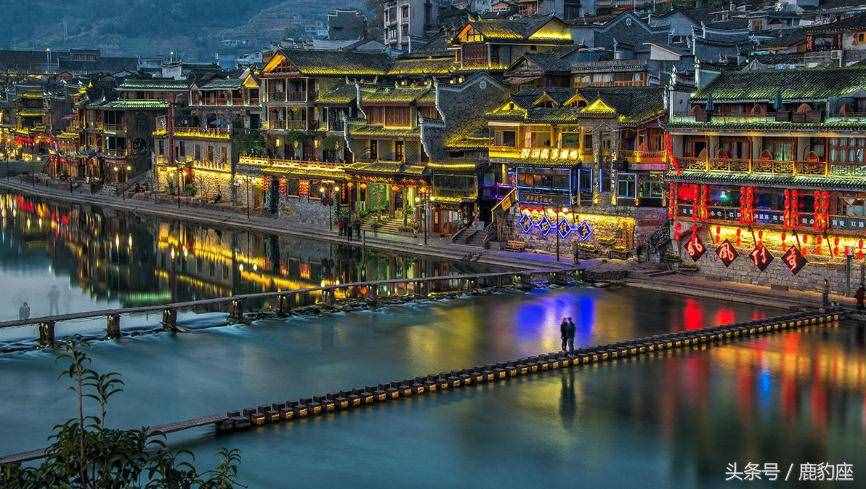 被稱為中國(guó)最美麗的小城，鳳凰古城的這五大景點(diǎn)美哭了