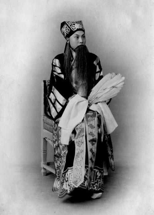 梨園冬皇孟小冬，人生三折戲曲兩任伴侶，絕代風(fēng)華也難逃悲歡離合