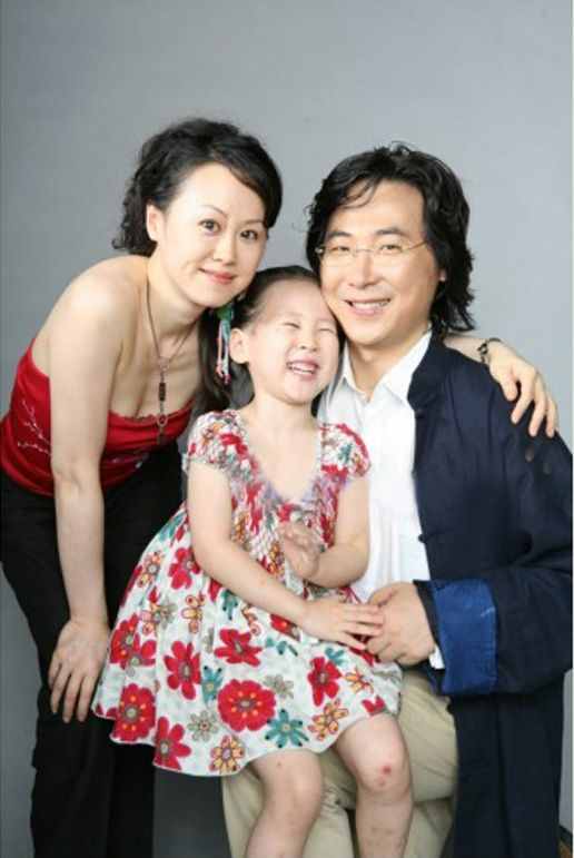 歌唱家廖昌永：與“三心牌”愛妻的幸?；橐? style=