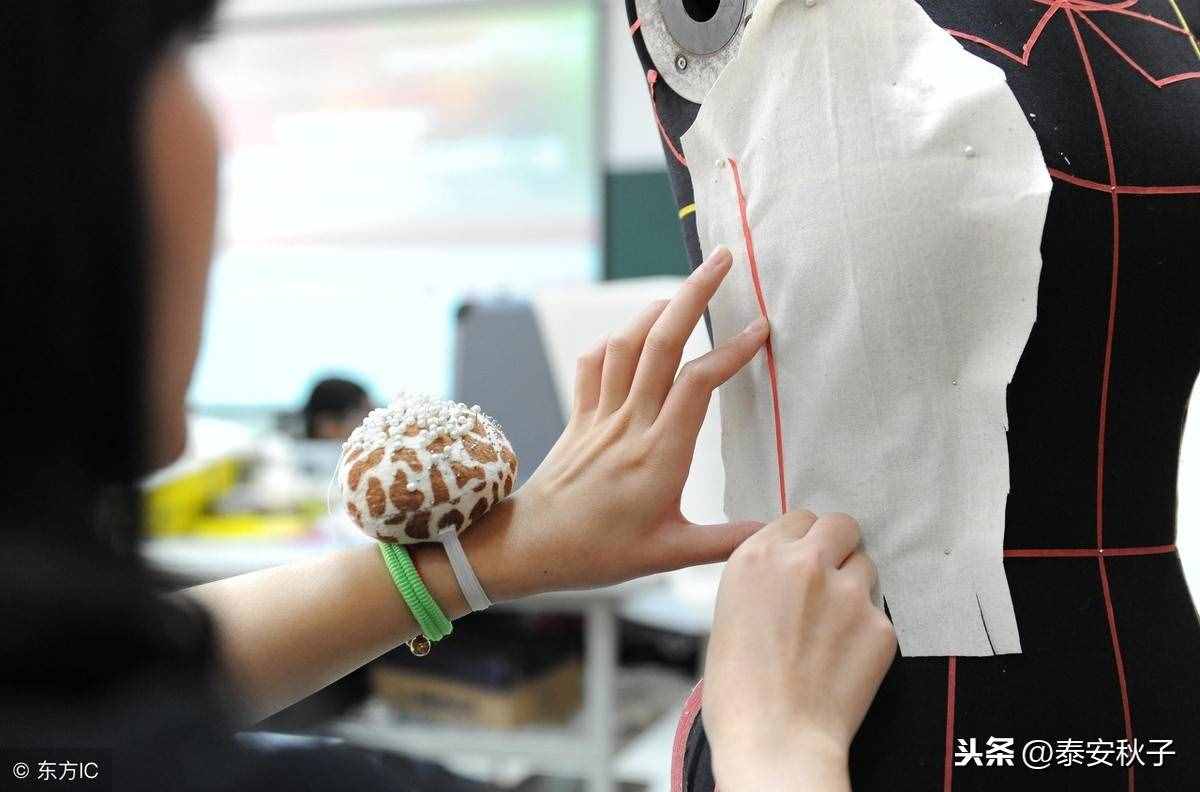 個人在家做一件簡單衣服的三個制作步驟，做衣服不要想的太復(fù)雜