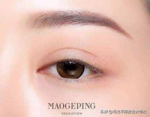 如何畫(huà)出整容級(jí)大眼妝？眼妝畫(huà)不畫(huà)，差距真的太大了