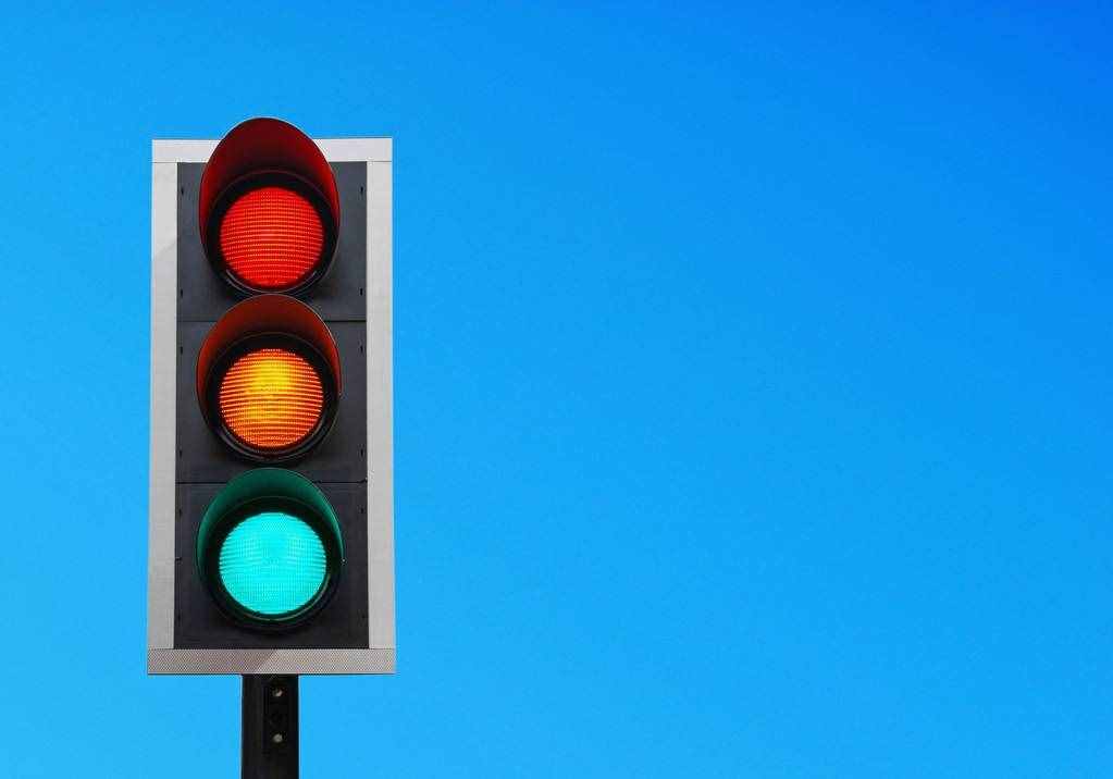 世界上是先有汽車還是先有紅綠燈？你不一定知道答案