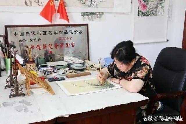 70歲阿婆拿到中國(guó)美院書(shū)畫(huà)雙學(xué)位，只要有夢(mèng)永遠(yuǎn)不晚
