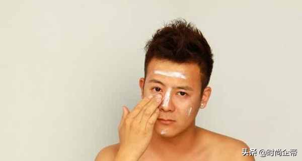 男生化妝初學(xué)者教程，圖文詳解來(lái)了，一共有11個(gè)步驟