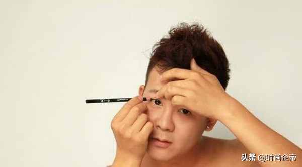 男生化妝初學(xué)者教程，圖文詳解來(lái)了，一共有11個(gè)步驟