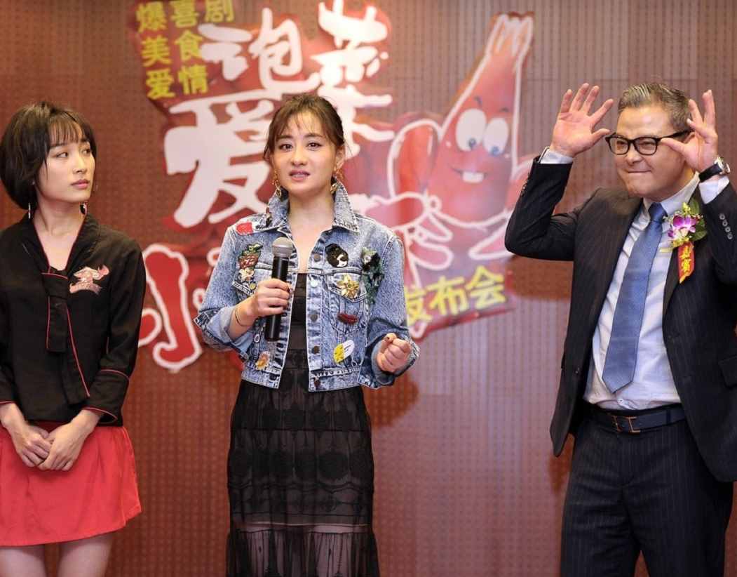 陳德容要引領(lǐng)70后潮流，穿牛仔外套配連衣裙，這氣質(zhì)讓阿姨們酸了