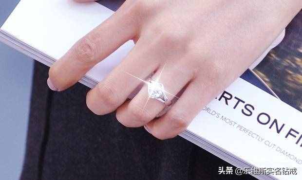 男女訂婚戒指戴哪個手指？訂婚戒指和結婚戒指的區(qū)別，不要瞎戴哦