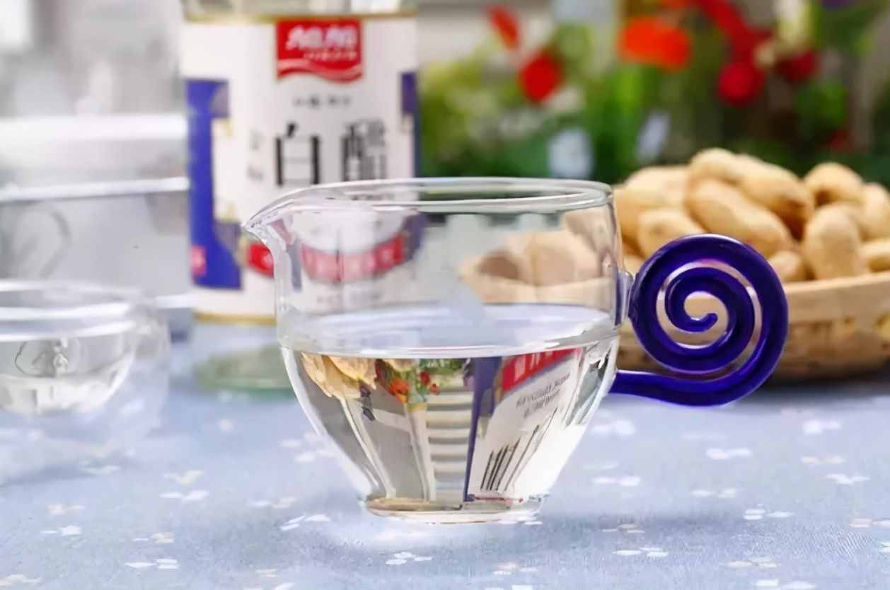 都是醋，白醋和米醋啥區(qū)別？醋廠員工：區(qū)別大，買錯(cuò)不好吃沒營(yíng)養(yǎng)