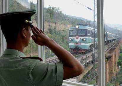 為什么火車過橋要鳴笛？
